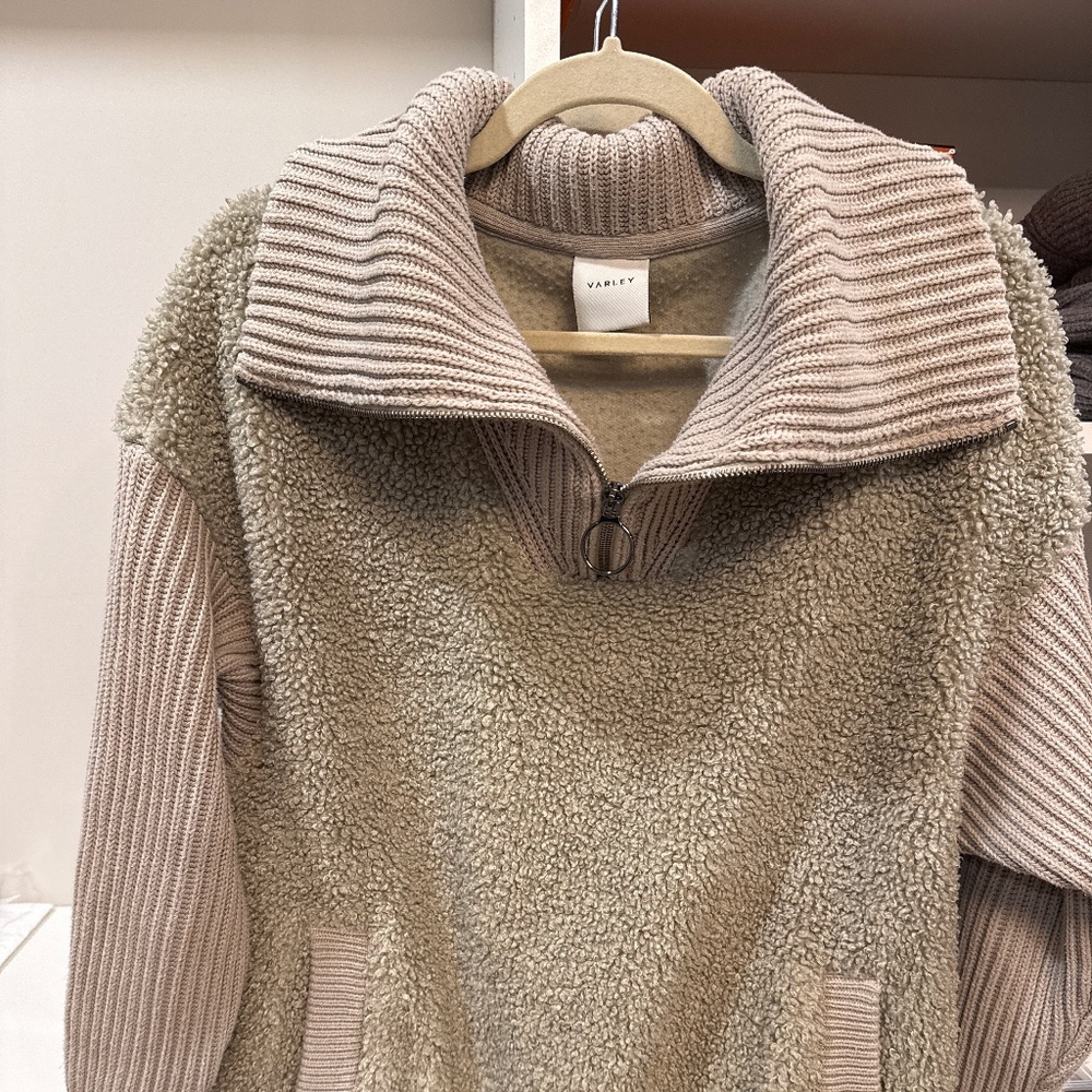 Varley 1/4 zip pullover